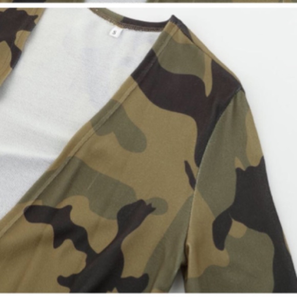 🎉Last One! Long Sleeve Camo Cardigan! - Picture 7 of 8